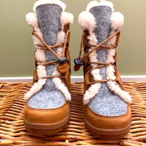 NWOT. SOREL Joan of Arctic Wedge II cozy boot